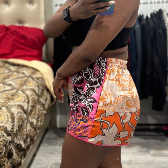 Zara Multi Color Shorts - Picture 6 of 10